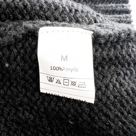 Chicwish Black Cropped Cardigan Sweater Santa Claus Faces Holiday Theme Size M - Picture 4 of 4